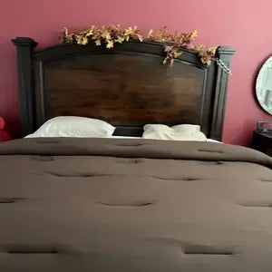 Edredón Espresso sobre la cama de la autora de la reseña